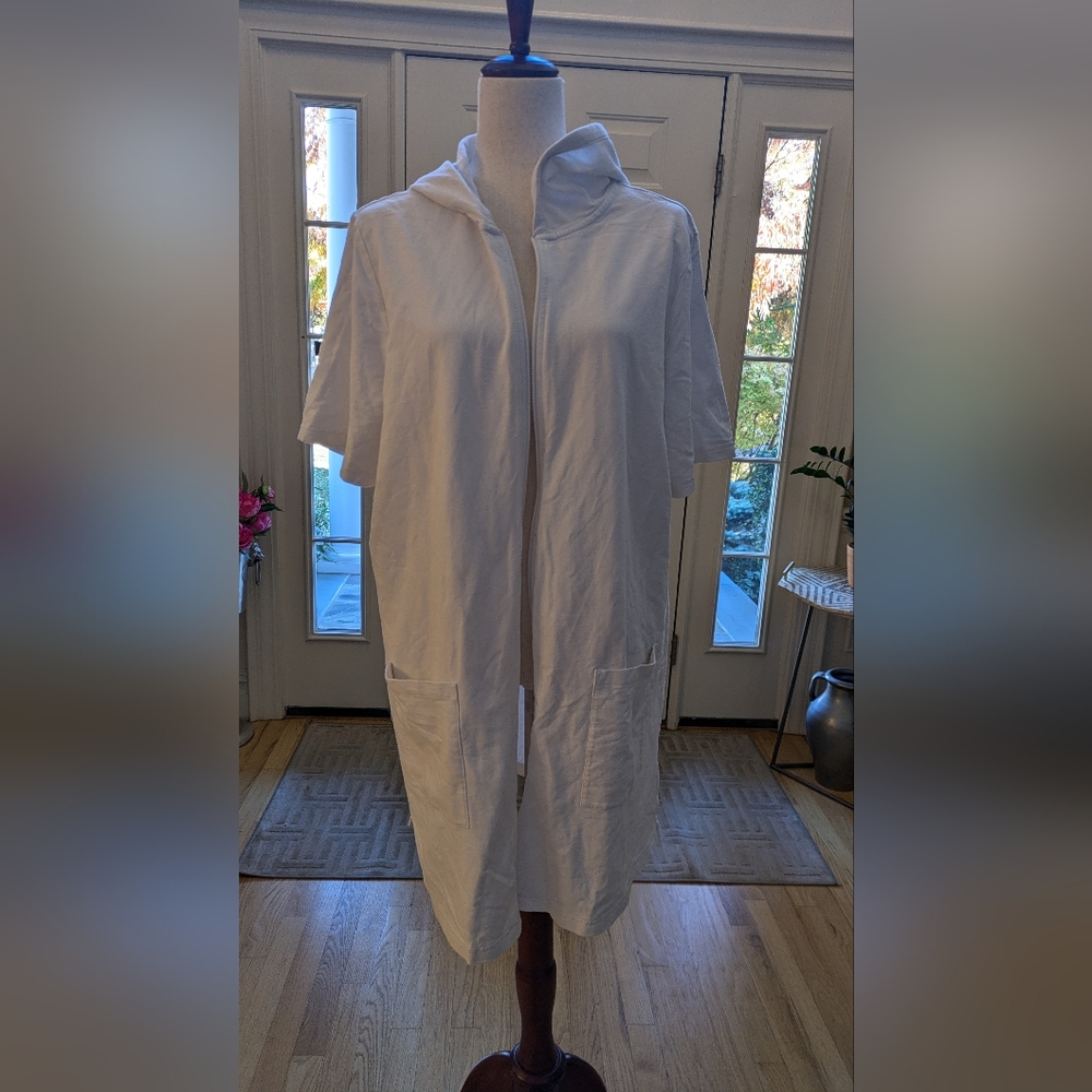 NWOT white lightweight beach/anywhere cover up with pockets!